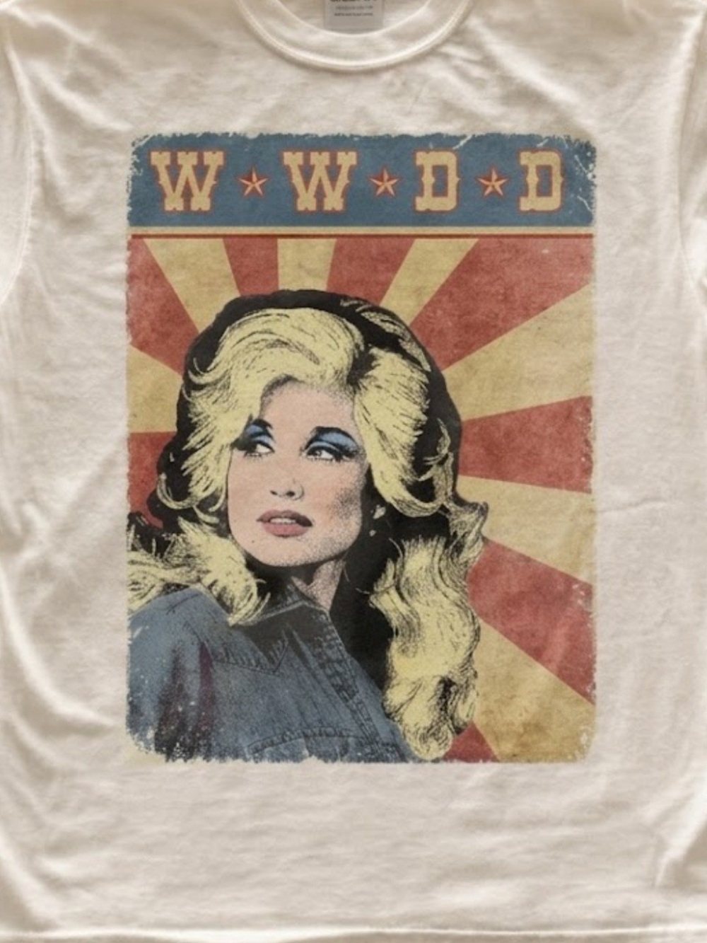 Gildan Dolly Parton WWDD Graphic T-shirt, Queen Of Country Tee - Picture 2 of 2